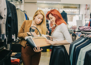 How to Find the Best Clothing Manufacturer for Your Brand | Steve Apparel